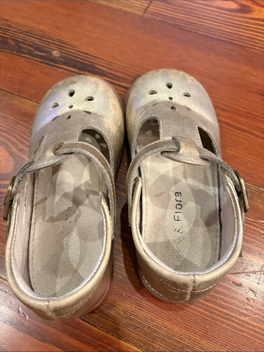 Felix & Flora | Gold Toddler Little Girl Mary Jane Dress Shoes | size 9